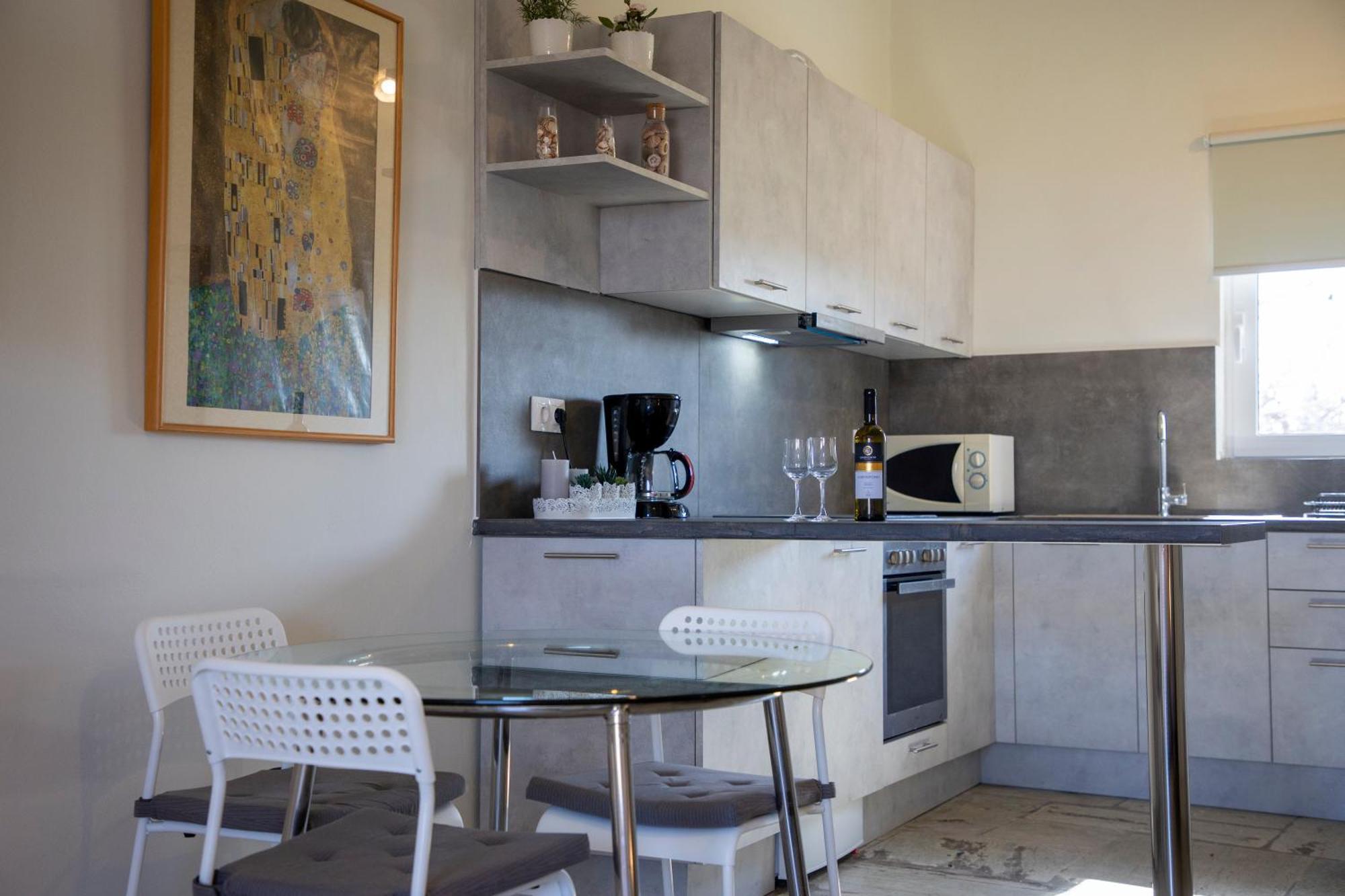Oinopia Apartment *